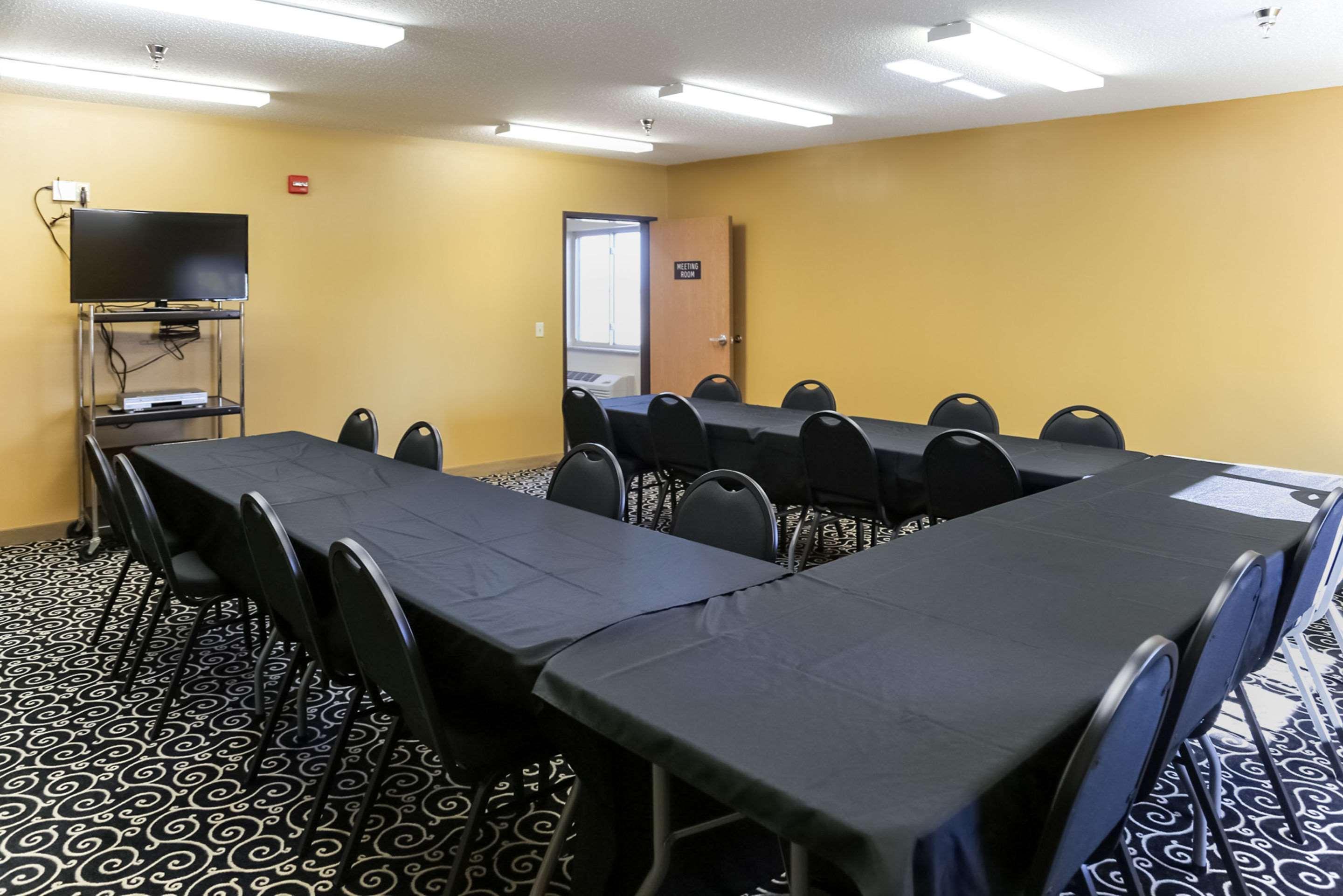 Quality Inn & Suites Watertown Near Prairie Lakes Ice Arena Экстерьер фото