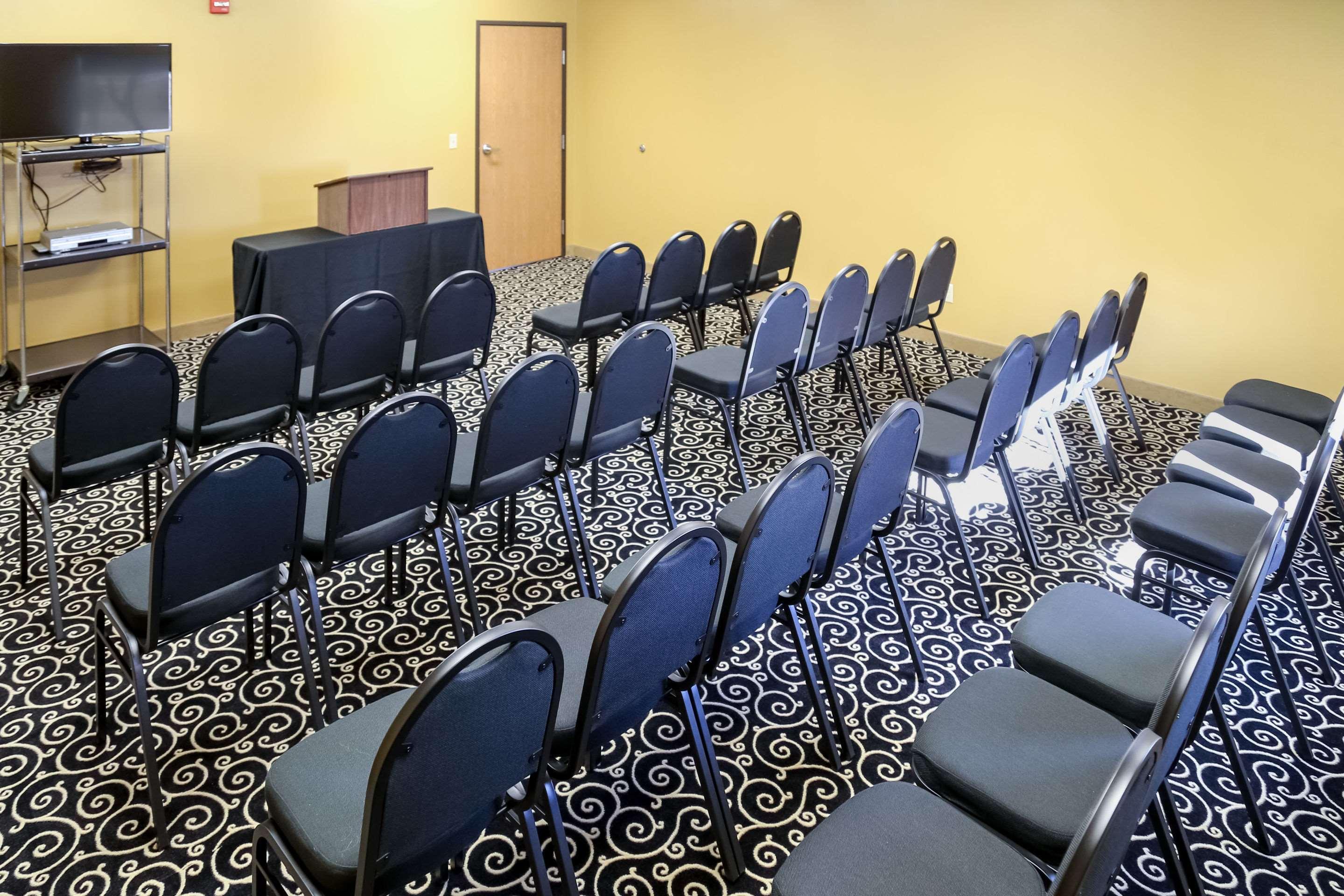 Quality Inn & Suites Watertown Near Prairie Lakes Ice Arena Экстерьер фото