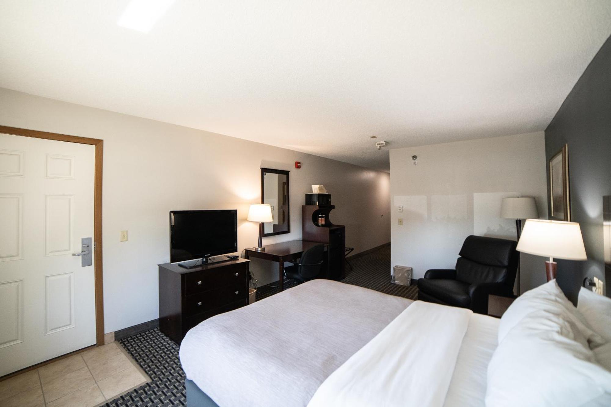 Quality Inn & Suites Watertown Near Prairie Lakes Ice Arena Экстерьер фото
