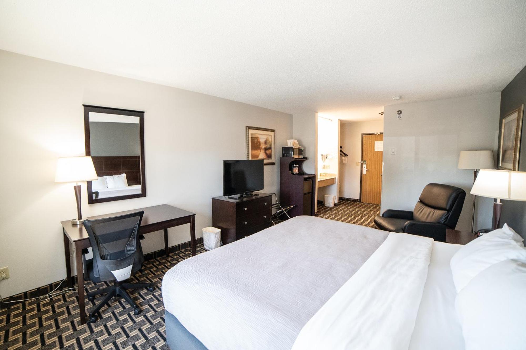 Quality Inn & Suites Watertown Near Prairie Lakes Ice Arena Экстерьер фото