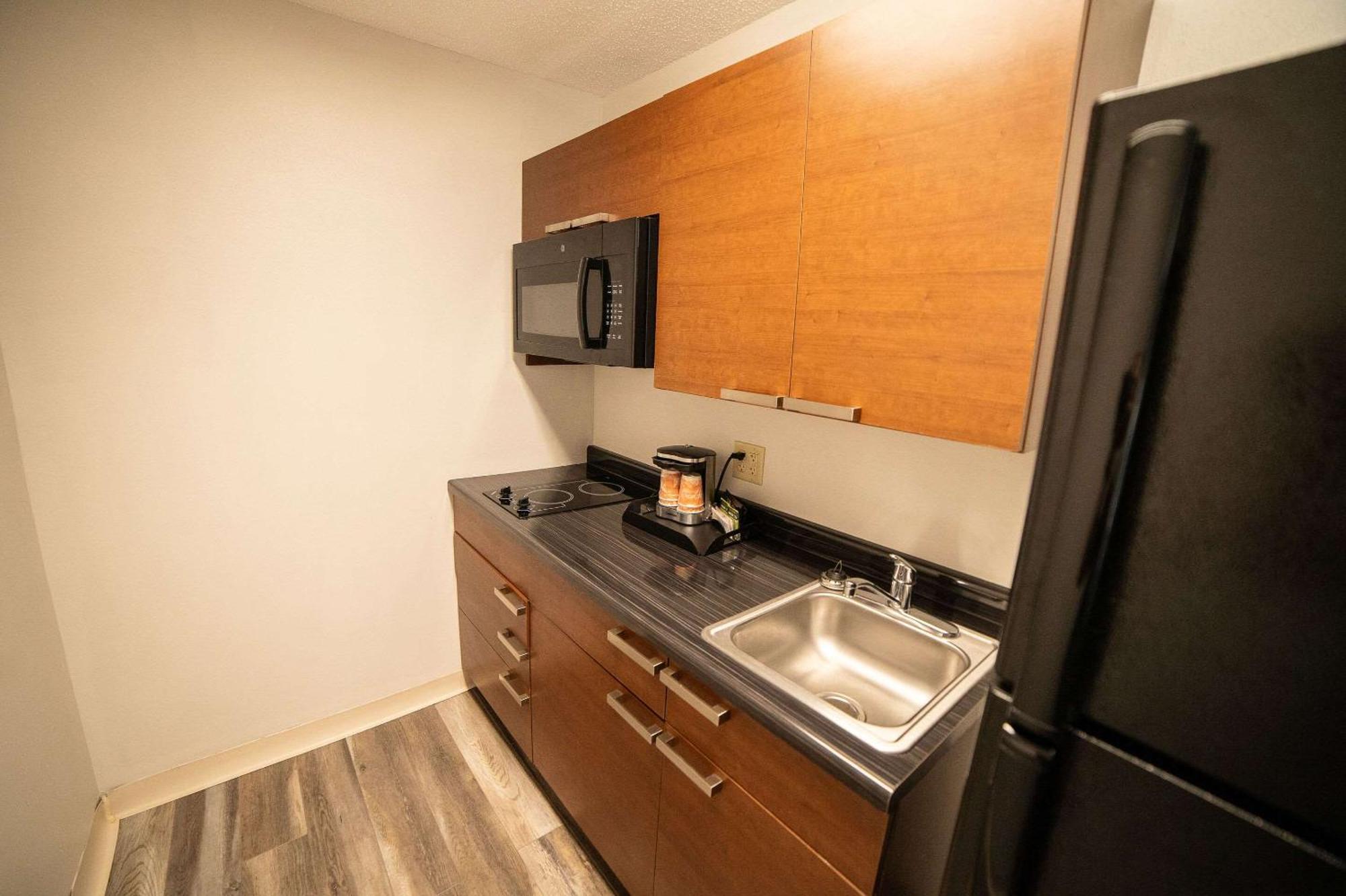 Quality Inn & Suites Watertown Near Prairie Lakes Ice Arena Экстерьер фото