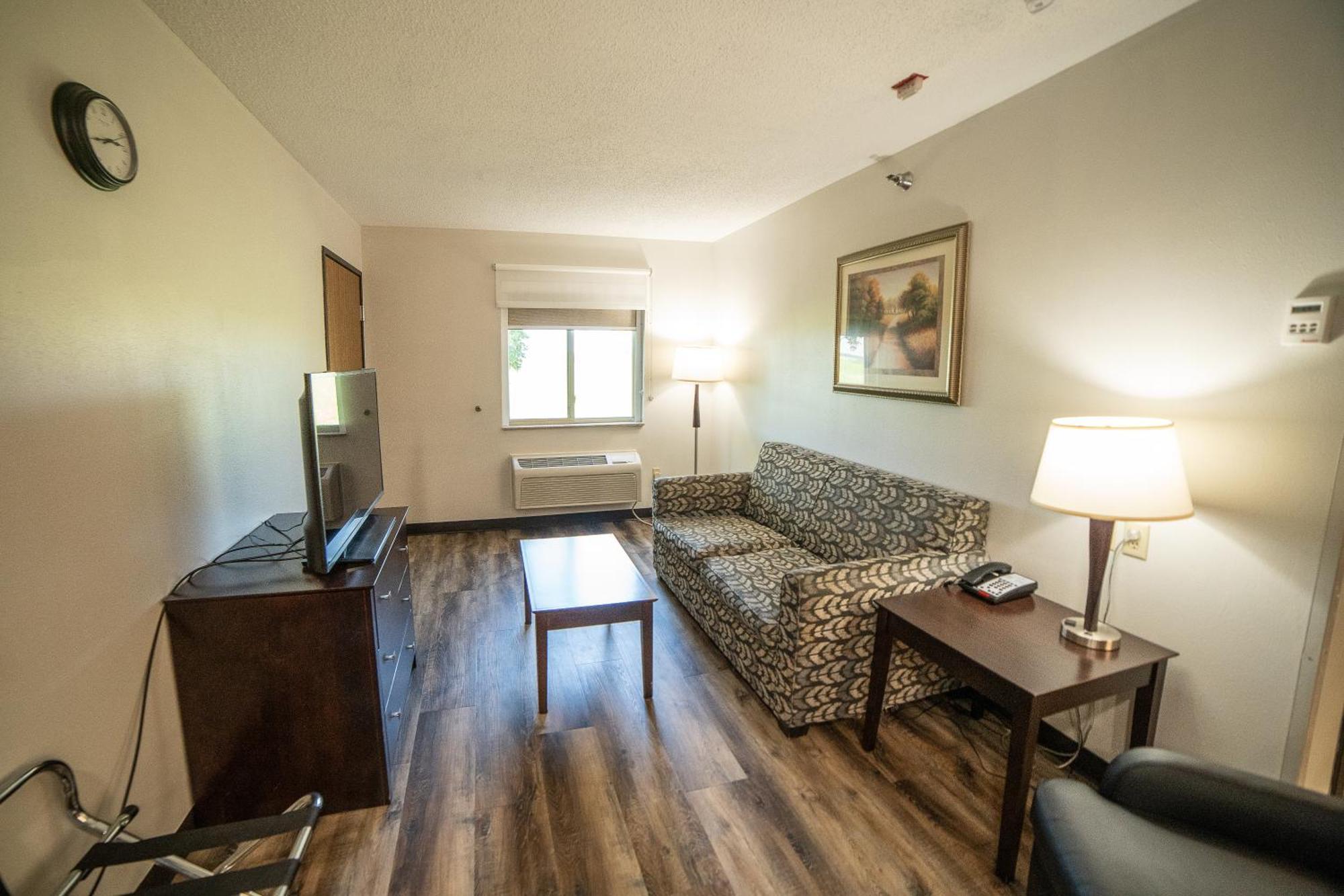 Quality Inn & Suites Watertown Near Prairie Lakes Ice Arena Экстерьер фото