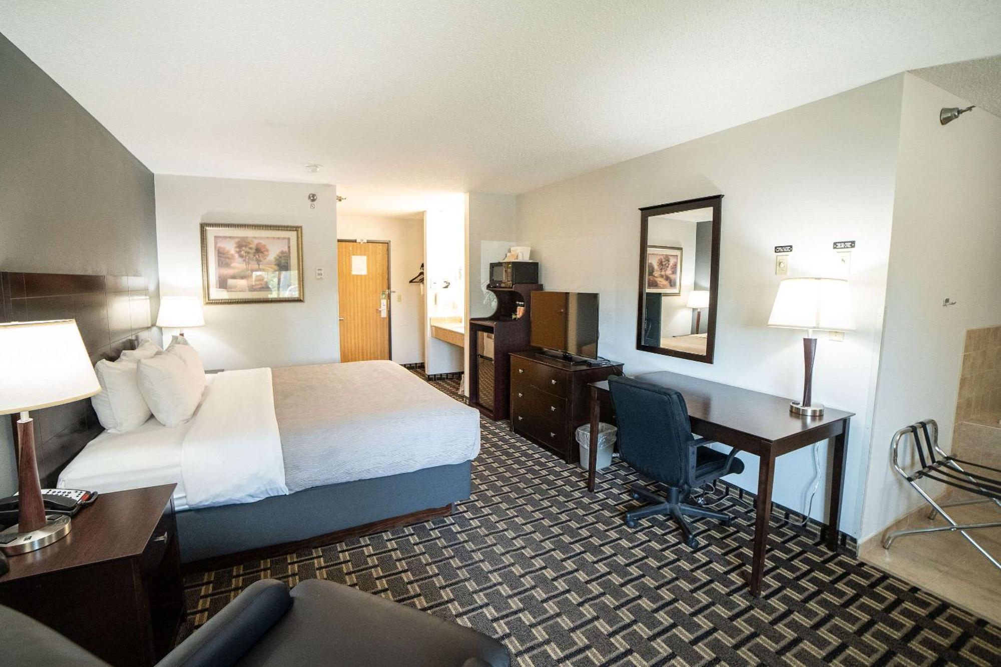 Quality Inn & Suites Watertown Near Prairie Lakes Ice Arena Экстерьер фото