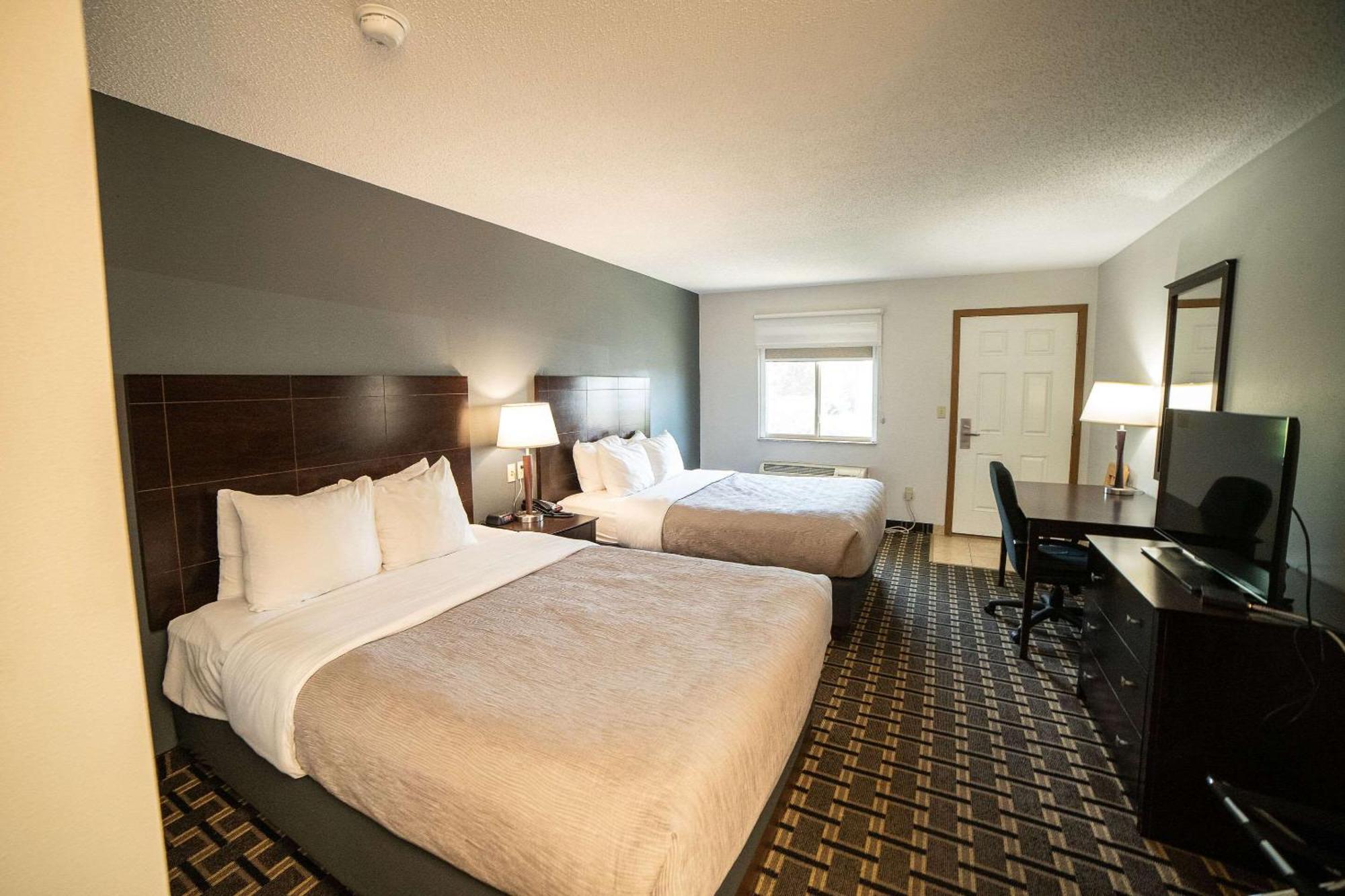 Quality Inn & Suites Watertown Near Prairie Lakes Ice Arena Экстерьер фото